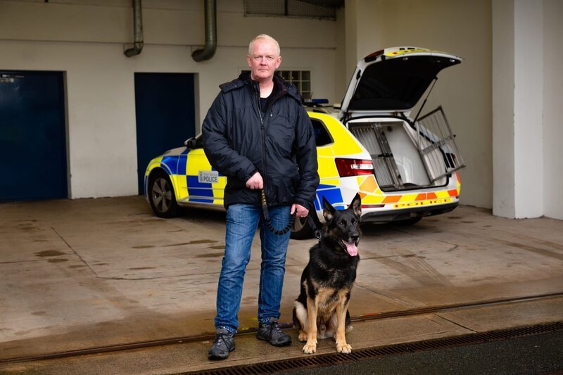 Polizist Mike Davey – Bild: Reef TV