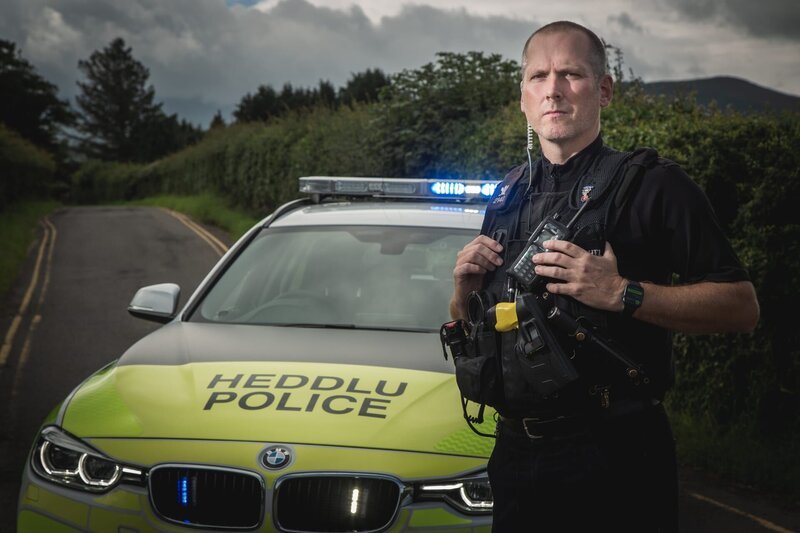 PC Brad Sunderland was knocked unconscious in the road during the arrest of a violent offender – Bild: Reef TV