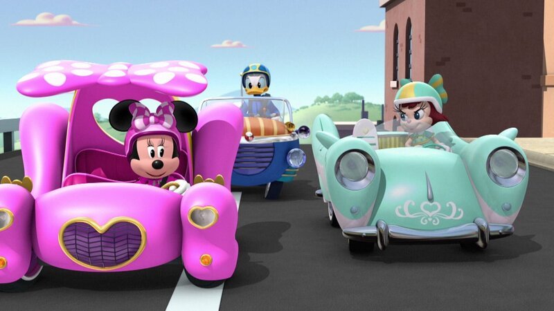 On left: Minnie Mouse, in the middle: Donald Duck – Bild: Disney Channel