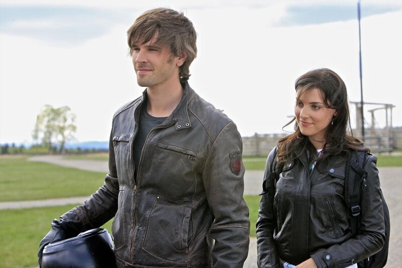 Ty (Graham Wardle, l.); Blair (Emma Lahana, r.) – Bild: Passion