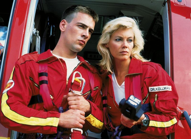 Notärztin Dr. Gabriele Kollmann (Anja Freese) und Sanitäter Ralf Staller (Wolfgang Krewe) sind immer im Einsatz. – Bild: RTL Passion