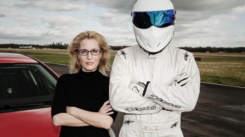 Gillian Anderson, The Stig (r.) – Bild: RTL /​ BBC Worldwide