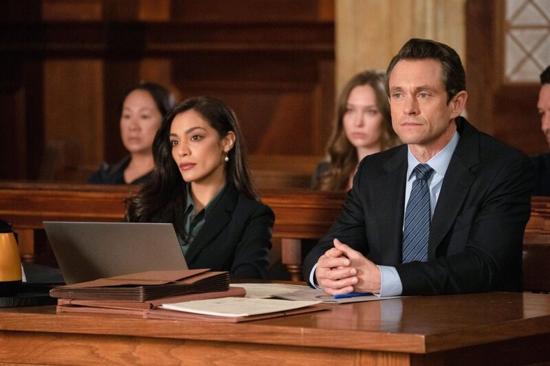 Samantha Maroun (Odelya Halevi), Nolan Price (Hugh Dancy) – Bild: RTL /​ 2022 Universal Television LLC.