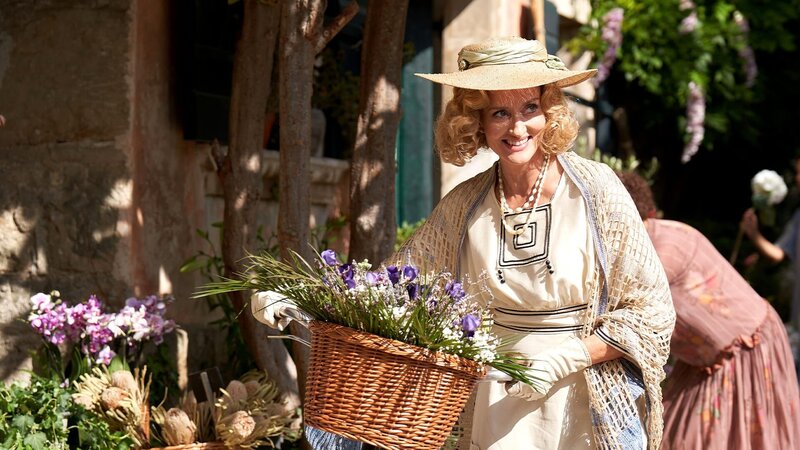 Bella Ainsworth (Natascha McElhone) – Bild: AXN White