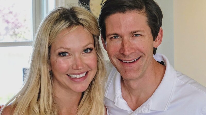 Holly King (l.); Dr. Joe King (r.) – Bild: Sat.1 Gold