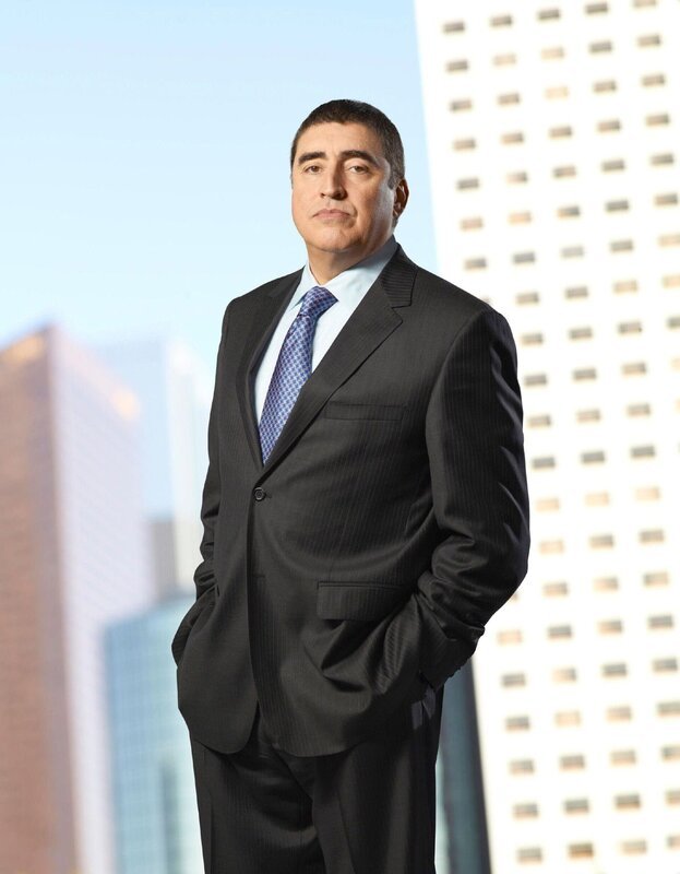 1. Staffel: Deputy D. A. Ricardo Morales (Alfred Molina) – Bild: RTL /​ Universal