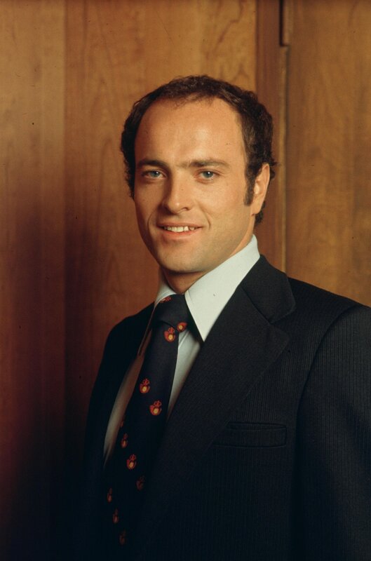 Muss mal wieder als Lockvogel herhalten: Det. Crocker (Kevin Dobson) … – Bild: 2004⁠–⁠2015 Universal Television Distribution. All rights reserved. Lizenzbild frei