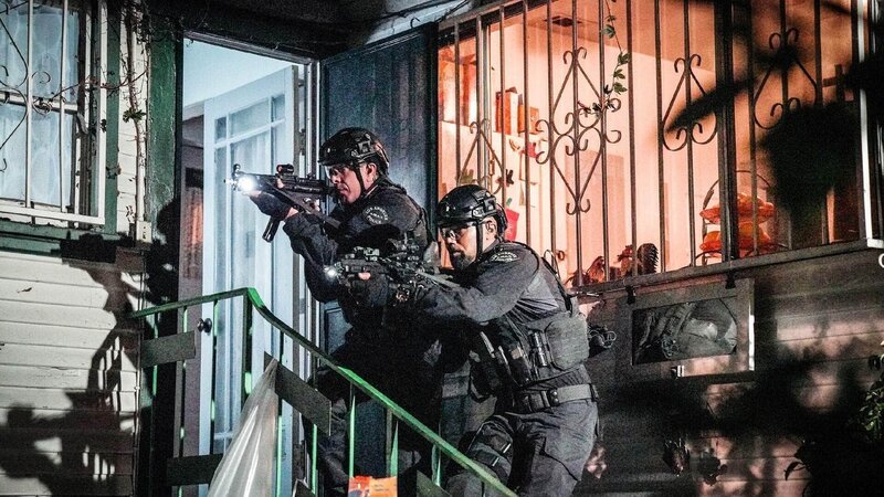 Dominique Luca (Kenny Johnson, l.), Daniel ‚Hondo‘ Harrelson (Shemar Moore) – Bild: TVNOW /​ Sony Pictures Television Inc. and CBS Studios Inc.