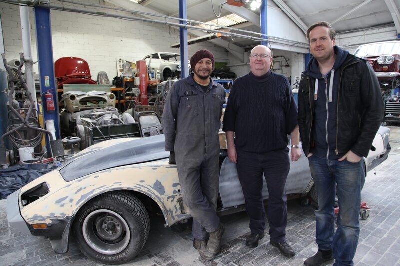 Treffen Sie Auto-Enthusiasten und TV-Moderator Tim Shaw und Meistermechaniker Fuzz Townshend, wie sie sich zusammenschließen, um rostige klassische Fahrzeuge aus ihren Garagengefängnissen zu retten. – Bild: The National Geographic Channel
