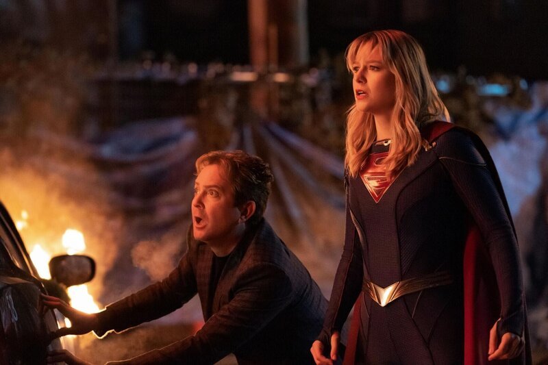 Mxyzptlk (Thomas Lennon, l.); Kara alias Supergirl (Melissa Benoist, r.) – Bild: The CW Network