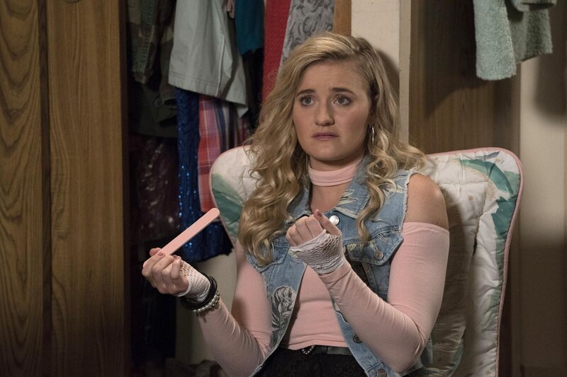 AJ Michalka (Lainey Lewis). – Bild: Sony Pictures Television Inc.