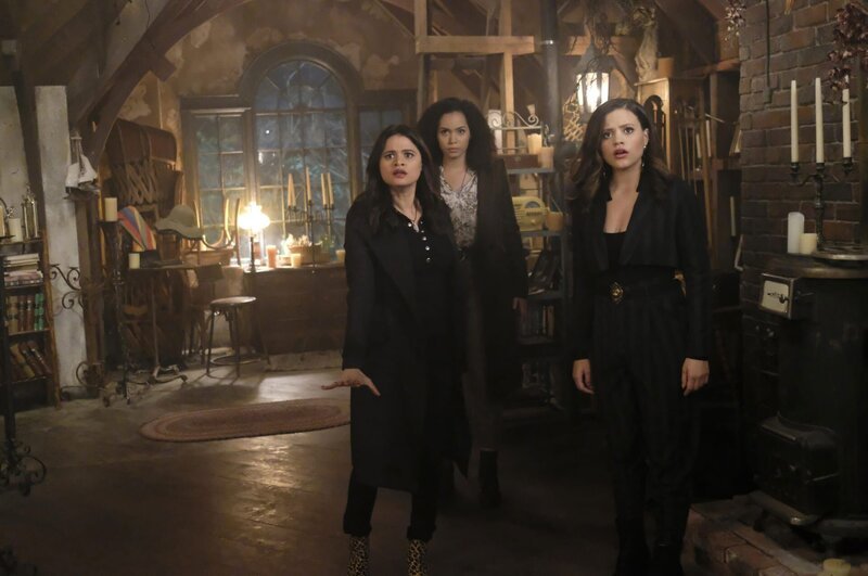 (v.l.n.r.) Mel Vera (Melonie Diaz); Macy Vaughn (Madeleine Mantock); Maggie Vera (Sarah Jeffery) – Bild: The CW Network, LLC.