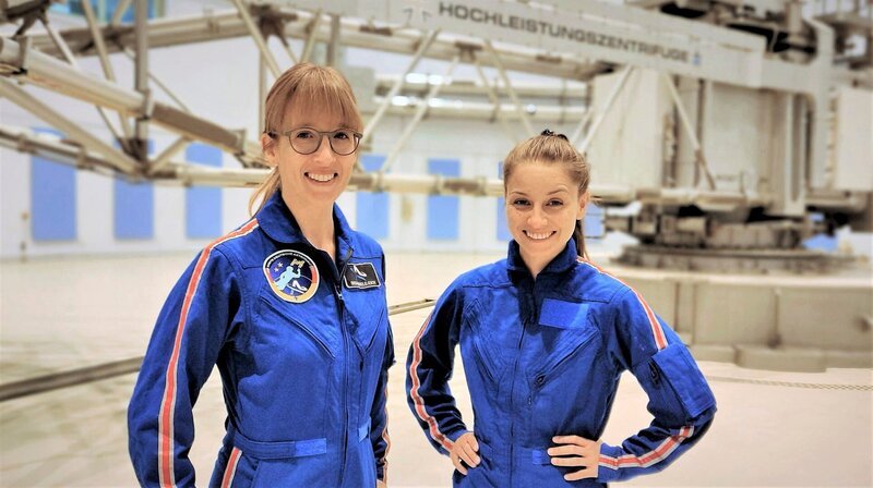 Checkerin Marina (rechts) mit Insa Thiele-Eich beim Astronautinnen-Training. – Bild: BR/​megaherz gmbh/​Miriam Bade