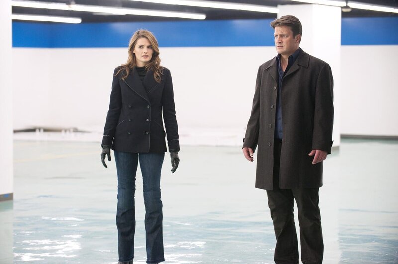 Kate Beckett (Stana Katic, l.) und Richard Castle (Nathan Fillion, r.) wollen unbedingt die von Thomas Gage begangenen Morde aufklären … – Bild: American Broadcasting Companies, Inc.