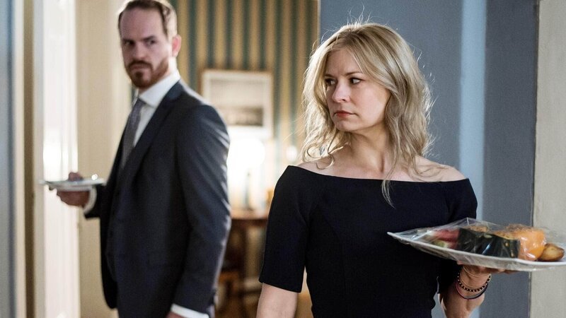 Sebastian Knauber (Marc Ben Puch), Jenny (Birte Hanusrichter) – Bild: TVNOW