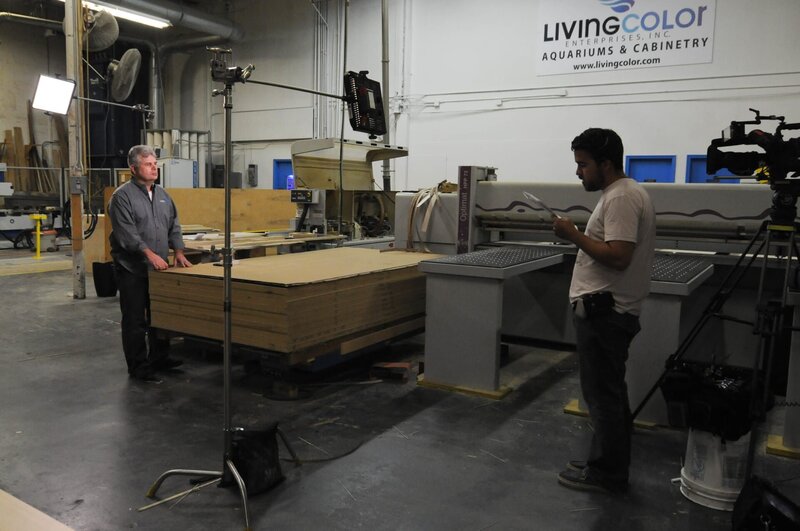 Francis, Ben, and Diver Frank talk about the shark transport tub. – Bild: National Geographic