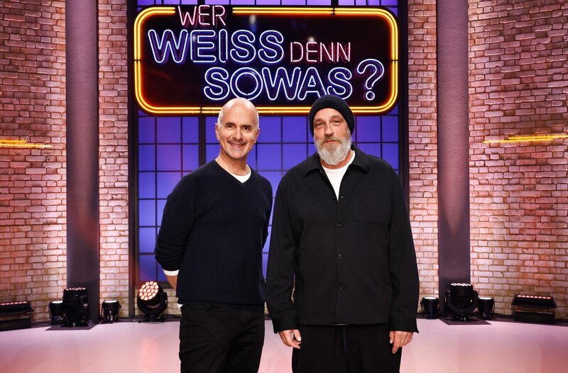 Die Kandidaten dieser Sendung: Der Schauspieler und Komiker, Christoph Maria Herbst (l.) und den Komiker und Kabarettist, Torsten Sträter (r.). – Bild: ARD/​Morris Mac Matzen