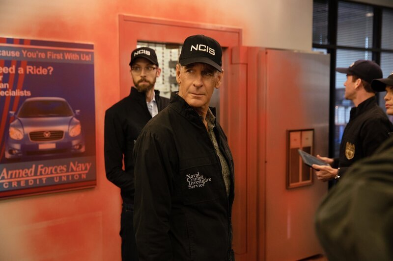 (v.l.n.r.) Sebastian Lund (Rob Kerkovich); Special Agent Dwayne Pride (Scott Bakula); Special Agent Christopher LaSalle (Lucas Black) – Bild: CBS Broadcasting, Inc.