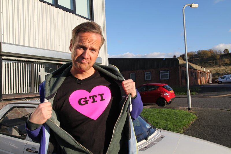 Treffen Sie Auto-Enthusiasten und TV-Moderator Tim Shaw und Meistermechaniker Fuzz Townshend, wie sie sich zusammenschließen, um rostige klassische Fahrzeuge aus ihren Garagengefängnissen zu retten. – Bild: The National Geographic Channel