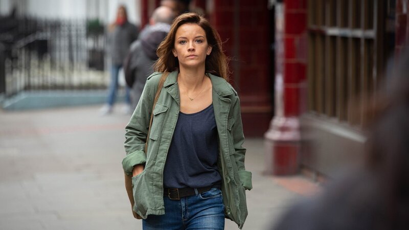 Esther (Lynn Van Royen) – Bild: AXN