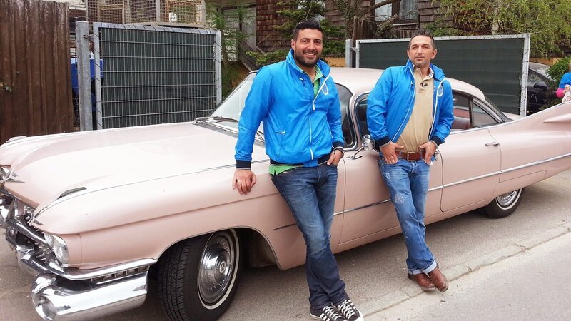 Die Trödelprofis Sükrü und Mauro haben einen alten Cadillac entdeckt.. – Bild: RTL Zwei