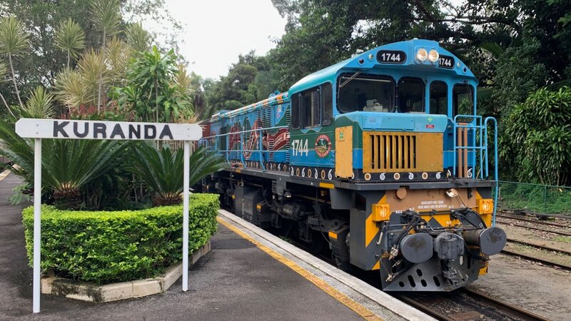 1720 Class Diesel Elektro Lokomotive am Kuranda Bahnhof  +++ – Bild: RTL /​ Britespark /​ Queensland