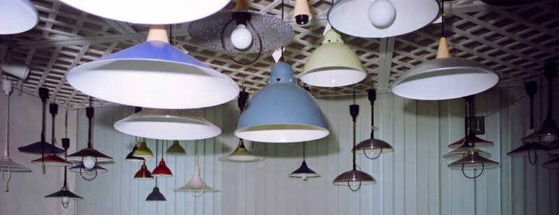 Design-Leuchten des VEB Metalldrücker – Bild: MDR/​Günter Höhne