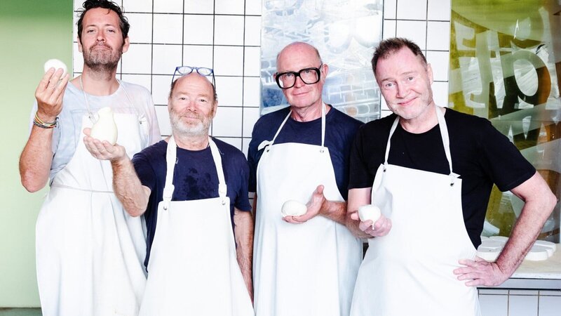 Ingo Pertramer, Robert Paget (Mozzarella Guru), Thomas Nowak, Florian Holzer. – Bild: ZDF und ORF/​Filmproduktion Jenseide/​Rosa Knecht