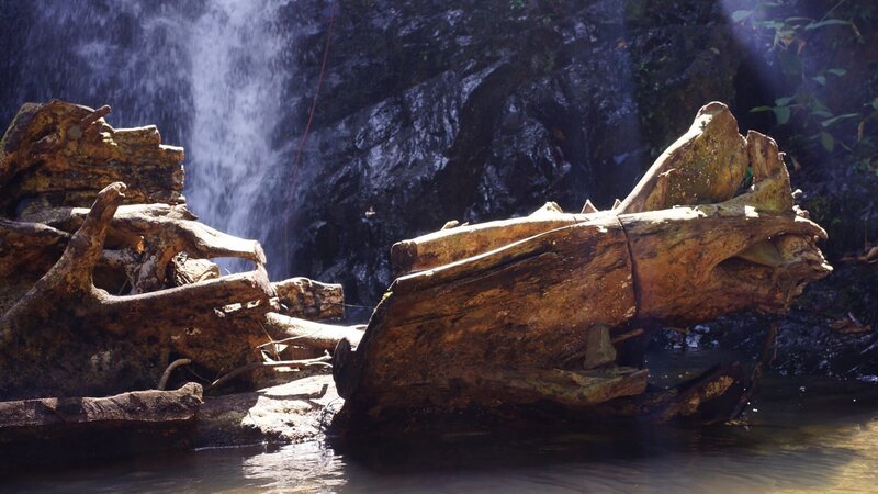 Wasserfall auf der Insel Langkawi. – Bild: BR/​Deborah Stoeckle
