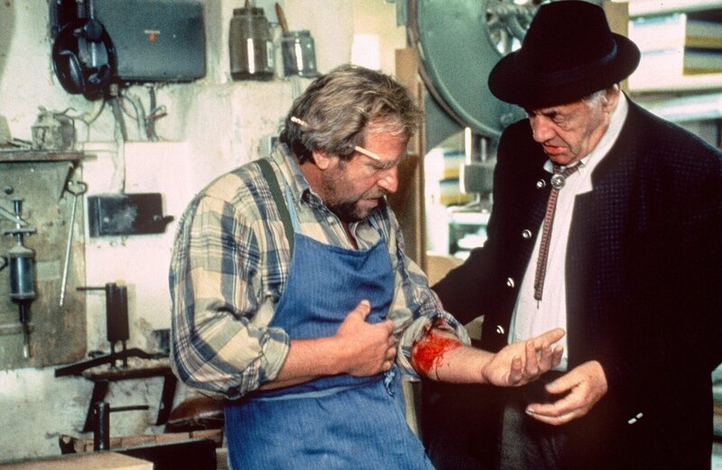 (v.li.): Hermann Giefer (Luis), Gerhard Riedmann (Alois Angerer). – Bild: ORF/​Beta Film