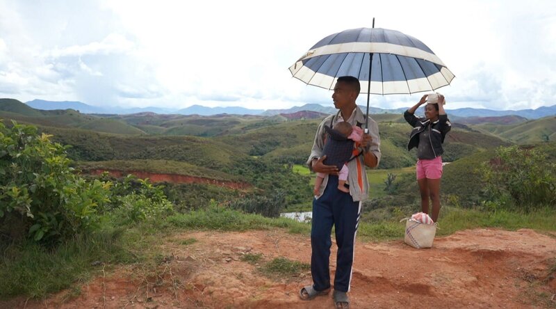 Viele Menschen sind oft längere Zeit von der Außenwelt abgetrennt. – Bild: ZDF