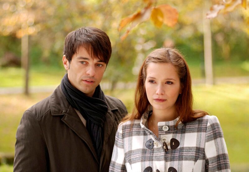 Robert (Lorenzo Patané, l.) wirft Eva (Uta Kargel, r.) emotionale Erpressung vor. – Bild: MDR