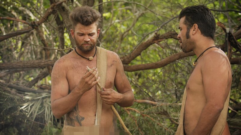 L-R: Steven Lee Hall Jr. und Angel Rodriguez – Bild: Warner Bros. Discovery