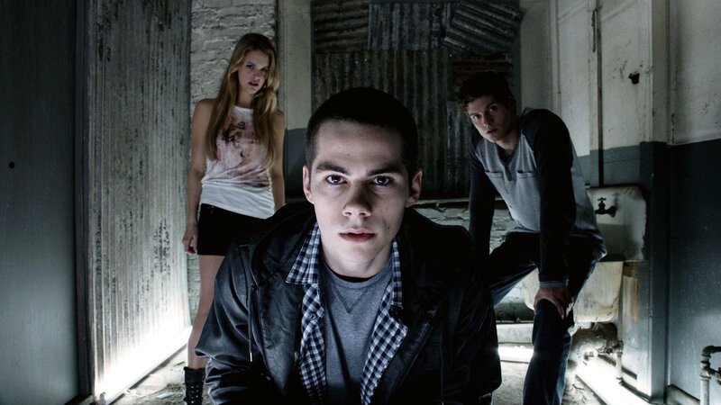 Stiles (Dylan O’Brien), Erica (Gage Golightly) und Isaac (Daniel Sharman) versuchen von Jackson Informationen zu bekommen … – Bild: RTL II