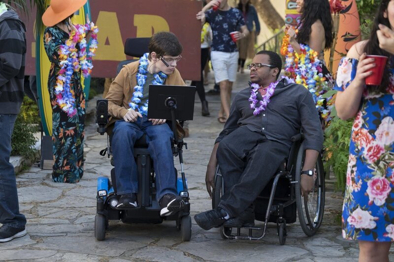 JJ DiMeo (Micah Fowler, l.); Alan (Shalaby Omar, r.) – Bild: American Broadcasting Companies