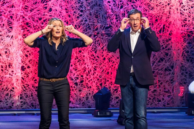 Monika Gruber und Viktor Gernot im Zuge der Auffuehrung von „Kuess die Hand“ fuer ServusTV im Orpheum Graz. – Bild: Erwin Scheriau
