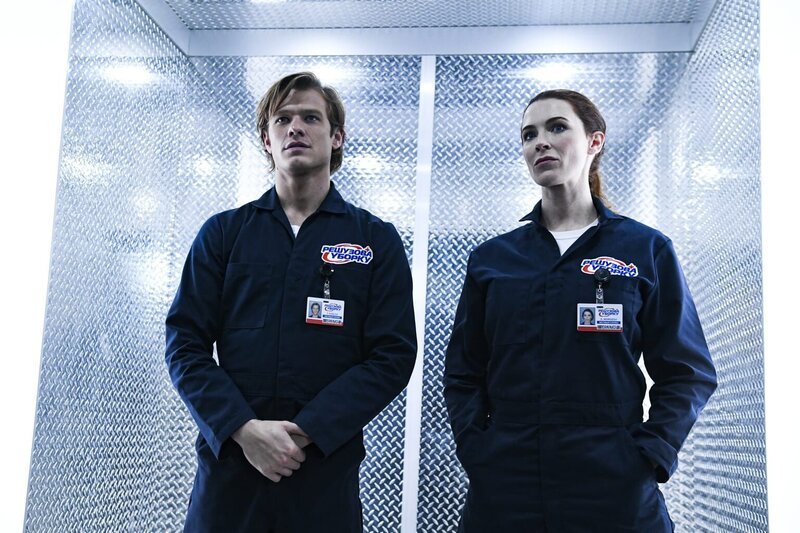 MacGyver (Lucas Till, l.); Charlotte Cole (Bridget Regan, r.) – Bild: CBS Broadcasting, Inc.