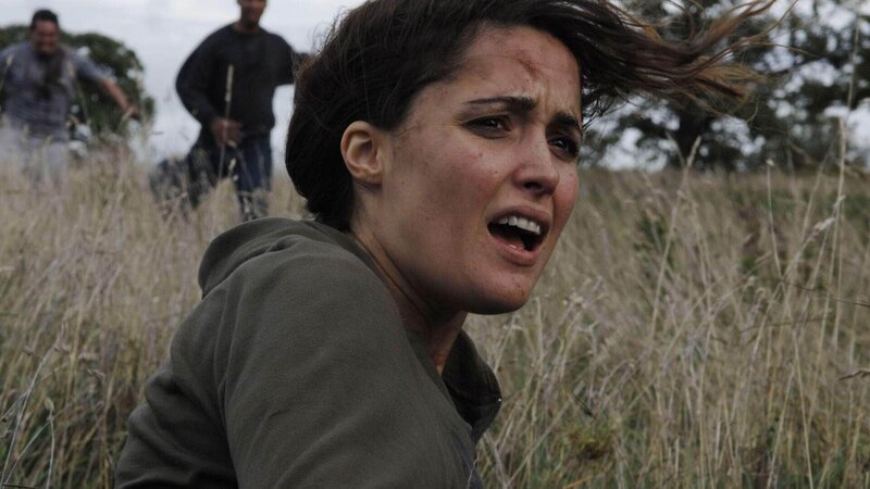 Scarlet (Rose Byrne) hat erkannt, dass der Schlüssel zur Heilung der Infektion die Kinder Tammy und Andy sind, und ist bereit, sich für sie zu opfern … – Bild: RTL Scarlet (Rose Byrne) hat erkannt, dass der Schlüssel zur Heilung der Infektion die Kinder Tammy und Andy sind, und ist bereit, sich für sie zu opfern … – Bild: RTL