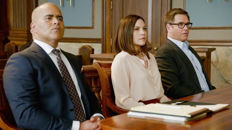 (v.l.n.r.) Chunk Palmer (Christopher Jackson); Diana Lindsay (Jill Flint); Jason Bull (Michael Weatherly) – Bild: 2022 CBS Broadcasting Inc. All Rights Reserved. Lizenzbild frei