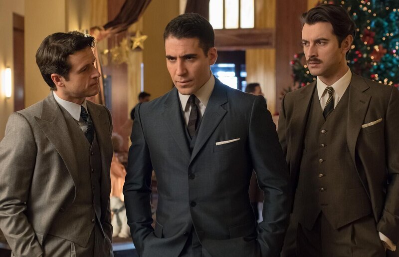 (v.l.n.r.) Enrique Otegui (Diego Martín); Alberto Márquez (Miguel Ángel Silvestre); Mateo Ruiz (Javier Rey) – Bild: Manuel Fernández-Valdés/​BetaFilm