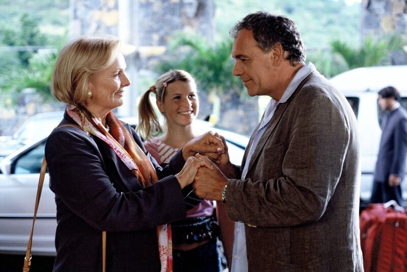 Ruth-Maria Kubitschek (li.), Christian Kohlund. – Bild: ORF/​Lisa Film/​Boris Gudergahn