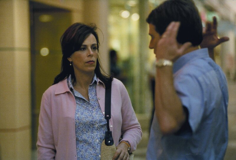 Kurz vor der Niederkunft des Babys mieten sich Hal (Bryan Cranston, r.) und Lois (Jane Kaczmarek, l.) übers Wochenende in einem Pärchenhotel ein. Doch diese Aktion endet natürlich in einer Katastrophe … – Bild: ViacomCBS