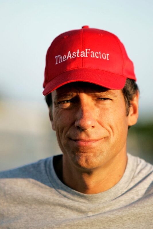 Mike Rowe, host of the Discovery Channel’s Dirty Jobs at Mera Pharmaceuticals, a micro algae farming company in Kona, HI. – Bild: Marco Garcia, Credit: Discovery Channel