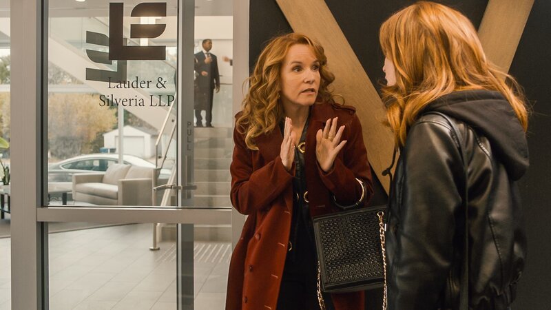 l-r: Victoria Spencer (Lea Thompson), Darby Spencer (Stacey Farber) – Bild: Spencer Productions Inc. and Spencer Productions MB Inc.