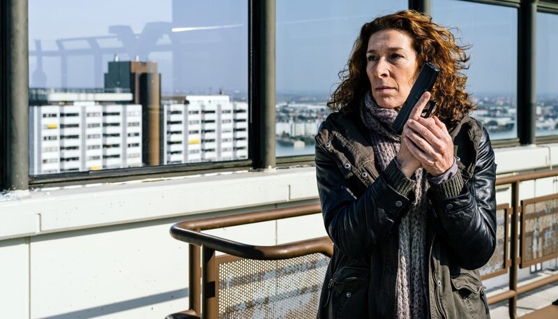 Bibi Fellner (Adele Neuhauser) im Einsatz – Bild: ARD Degeto/​ORF/​Superfilm/​Klaus Pichler