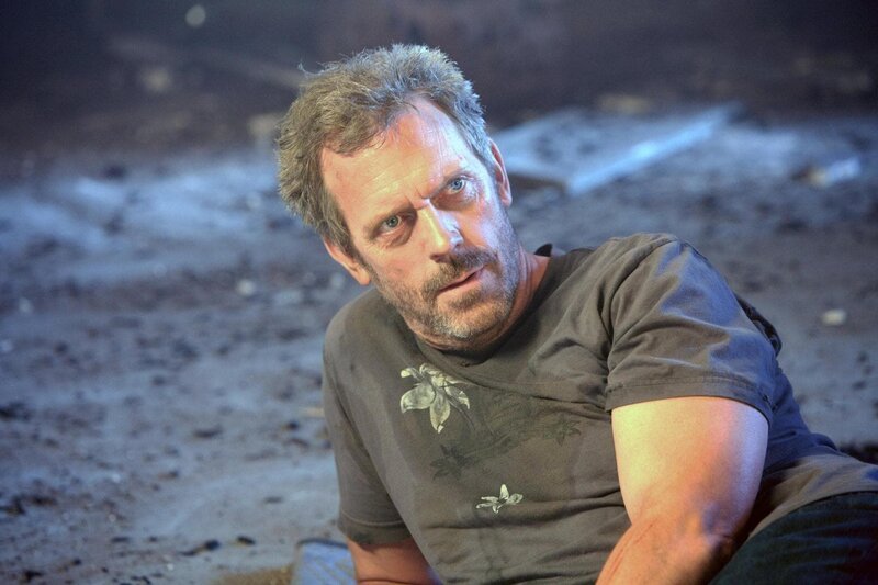 House (Hugh Laurie) sieht für sich durch die wenig verlockenden Zukunftsaussichten keine andere Möglichkeit, als sein Leben zu beenden … – Bild: TVP /​ Zdjęcia mogą być wykorzystane do jednorazowej publikacji prasowej ilustrującej aktualny program TVP S.A. na dany tydzień.