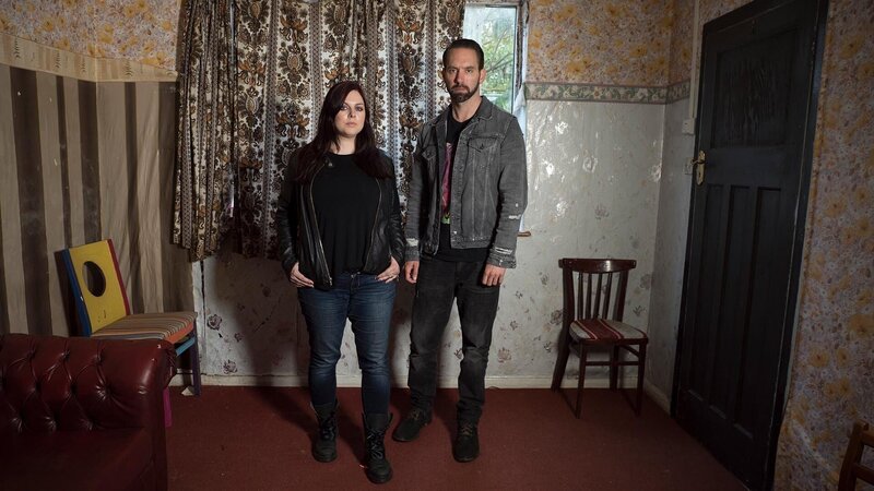 Katrina Weidman and Nick Groff inside the Skegness Hell House. – Bild: Discovery Communications