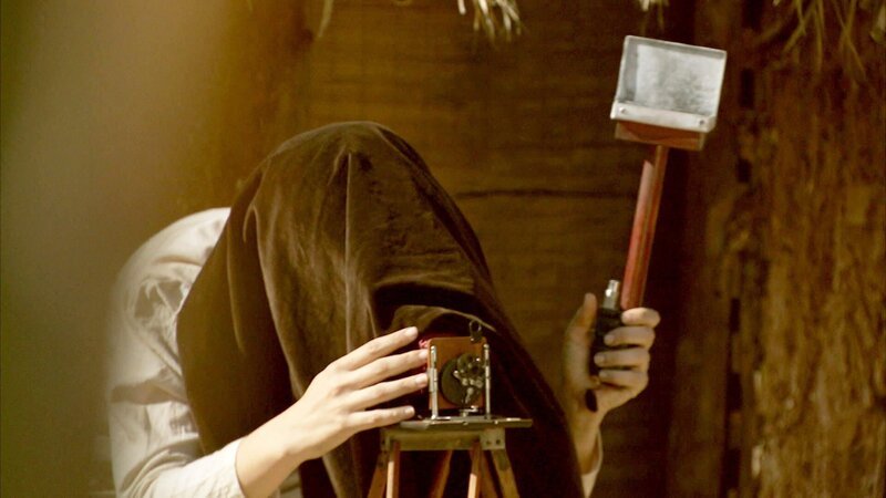 Bildunterschrift: Alice Harris will die Welt über die grausame Sklaverei im Kongo informieren. Ihre Waffe dabei ist die Kamera. Zum ersten Mal können Menschen Bilder unserer Welt einfangen, reproduzieren und mit anderen teilen.; Bildunterschrift: Alice Harris will die Welt über die grausame Sklaverei im Kongo informieren. Ihre Waffe dabei ist die Kamera. Zum ersten Mal können Menschen Bilder unserer Welt einfangen, reproduzieren und mit anderen teilen. – Bild: N24 Doku