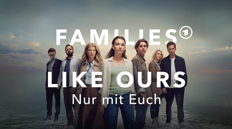 ARD Degeto FAMILIES LIKE OURS – NUR MIT EUCH, „Es kommt die Zeit (A New Chapter), Folge 1, am Freitag um 23:00 Uhr im ERSTEN, online first ab Freitag in der ARD MEDIATHEK Keyvisual – Der steigende Wasserspiegel zwingt die Dänen, ihren Besitz zu verkaufen und das Heimatland zu verlassen. V. li. n. re.: Nikolaj (Esben Smed), Henrik (Magnus Millang), Fanny (Paprika Steen), Laura (Amaryllis August), Elias (Albert Rudbeck Lindhardt), Amalie (Helene Reingaard Neumann) und Jacob (Nikolaj Lie Kaas) – Bild: Zentropa Entertainments/​ApS/​TV 2 Denmark/​Studiocanal/​Canal+/​NRK/​TV4/​ARD Degeto/​Sirena Film/​Zentropa Sweden AB/​Ginger Pictures BVBA/​Saga Film