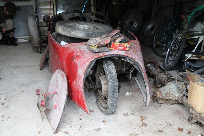 Treffen Sie Auto-Enthusiasten und TV-Moderator Tim Shaw und Meistermechaniker Fuzz Townshend, wie sie sich zusammenschließen, um rostige klassische Fahrzeuge aus ihren Garagengefängnissen zu retten. – Bild: The National Geographic Channel